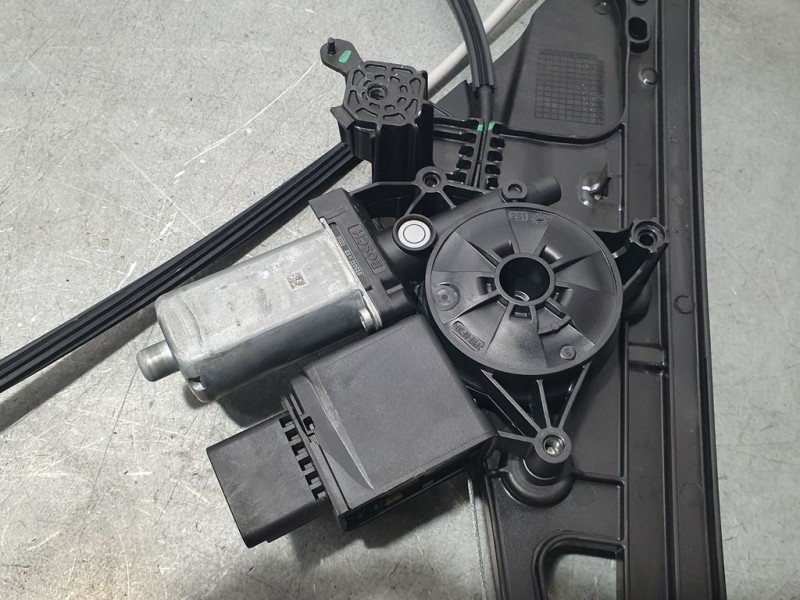 Recambio de elevalunas delantero izquierdo para peugeot 3008 gt line referencia OEM IAM 9830389380  ELECTRICO 6 PINS