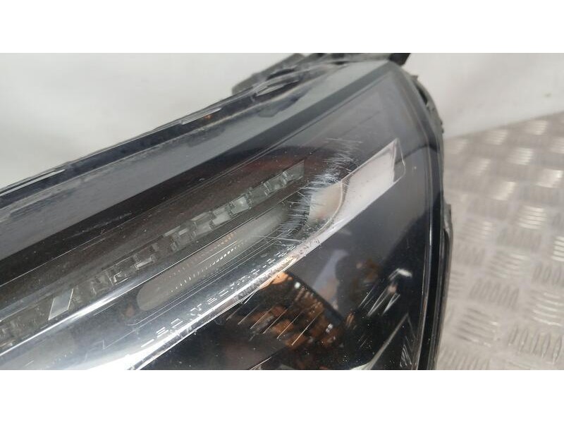 Recambio de faro izquierdo para peugeot 3008 gt line referencia OEM IAM 9826572780 PATAS REPARADAS Y UNA TOCADA Y ROZADO VALEO 8