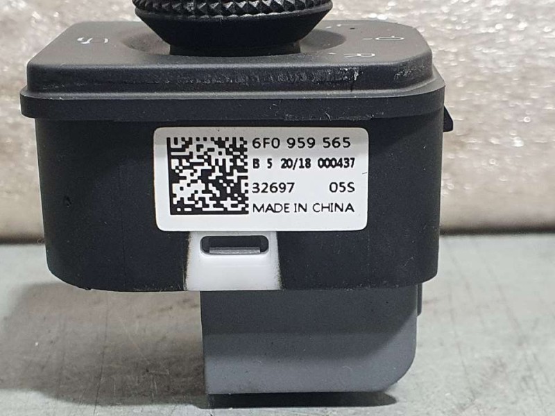 Recambio de mando retrovisor para seat arona fr referencia OEM IAM 6F0959565  