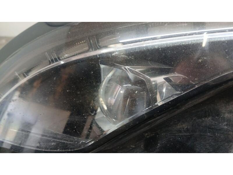 Recambio de faro izquierdo para peugeot 3008 gt line referencia OEM IAM 9826572780 PATAS REPARADAS Y UNA TOCADA Y ROZADO VALEO 8