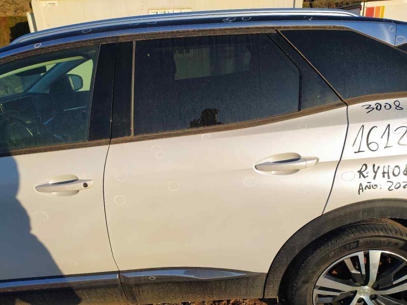 Recambio de puerta trasera izquierda para peugeot 3008 allure pack referencia OEM IAM 9812317280  