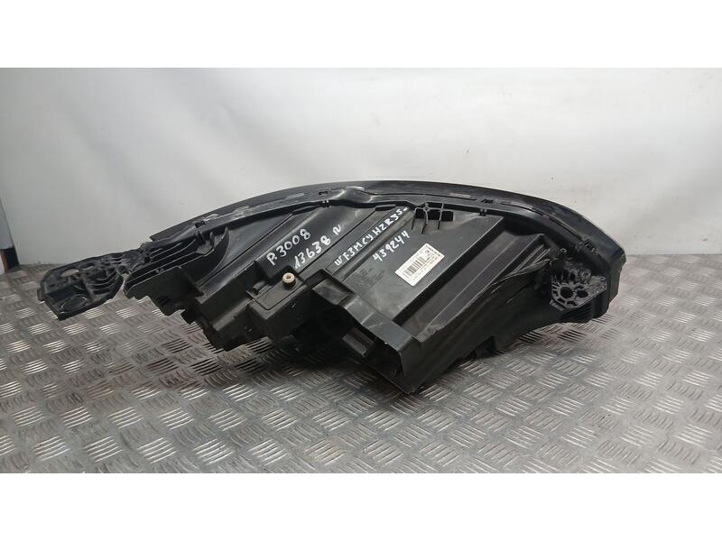 Recambio de faro izquierdo para peugeot 3008 gt line referencia OEM IAM 9826572780 PATAS REPARADAS Y UNA TOCADA Y ROZADO VALEO 8