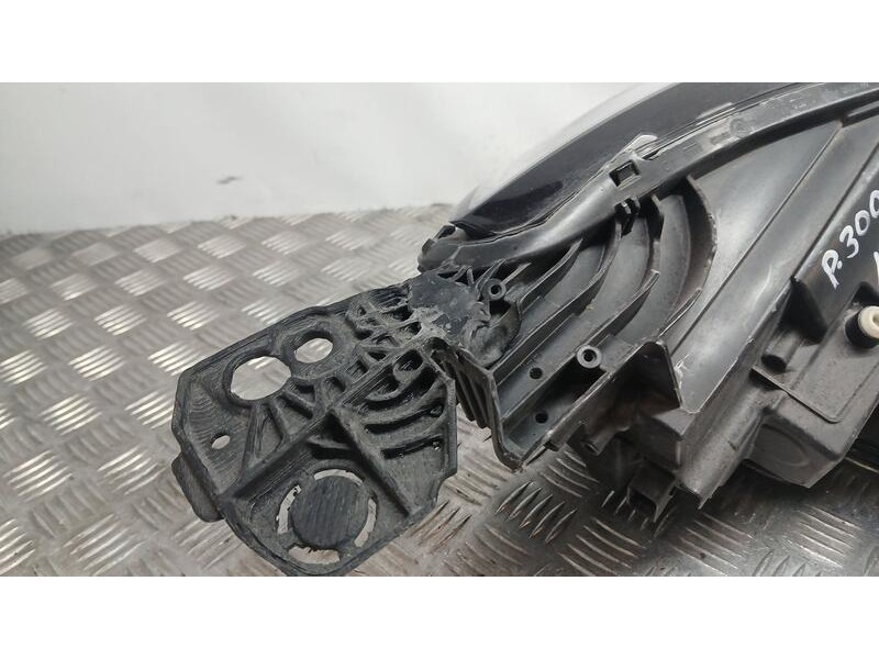 Recambio de faro izquierdo para peugeot 3008 gt line referencia OEM IAM 9826572780 PATAS REPARADAS Y UNA TOCADA Y ROZADO VALEO 8