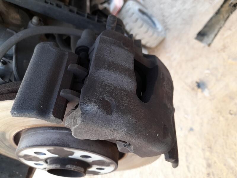 Recambio de pinza freno delantera derecha para seat arona (kj7, kjp) 1.0 tsi referencia OEM IAM 2Q0615124A  