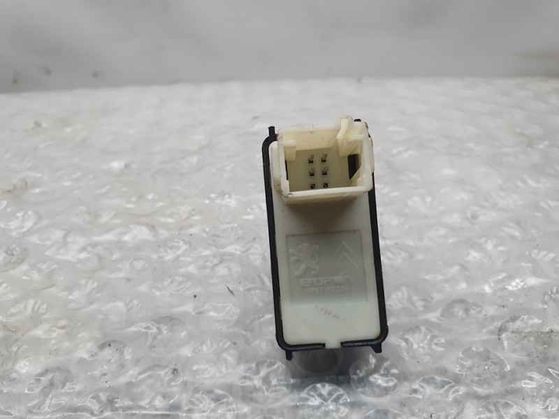 Recambio de mando elevalunas delantero derecho para peugeot 3008 gt line referencia OEM IAM 98044803ZD  