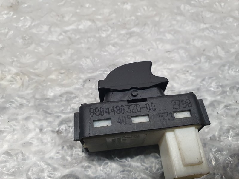 Recambio de mando elevalunas delantero derecho para peugeot 3008 gt line referencia OEM IAM 98044803ZD  