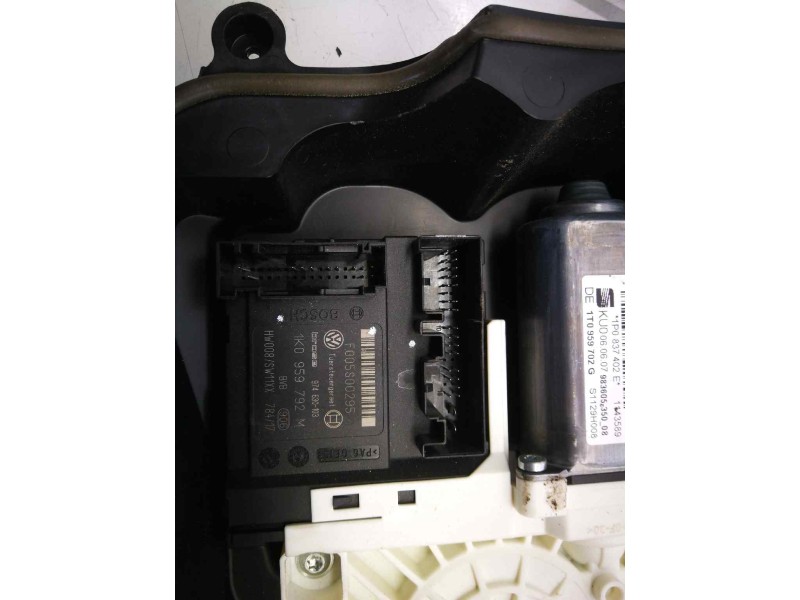 Recambio de elevalunas delantero derecho para seat leon (1p1) 1.9 tdi referencia OEM IAM 5P0837402N 32 Y 12 PINS 