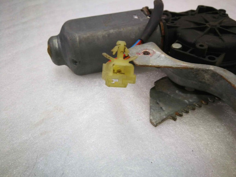 Recambio de elevalunas delantero derecho para mg 200 referencia OEM IAM   DOS PINS