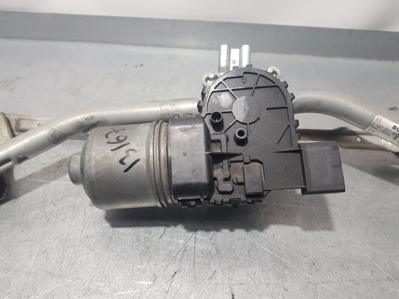 Recambio de motor limpia delantero para peugeot 208 access referencia OEM IAM 9815497780 3397021910 BOSCH