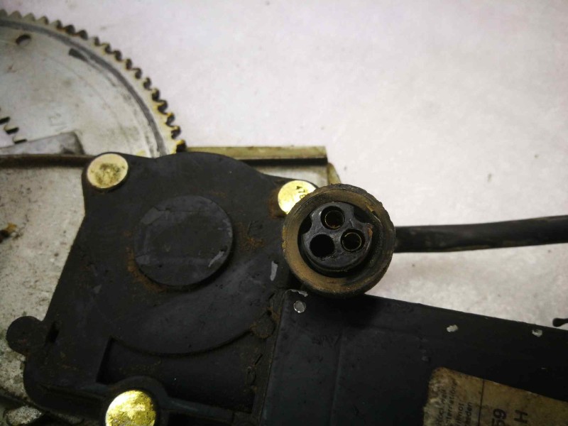 Recambio de elevalunas delantero derecho para mg montego referencia OEM IAM  15659 DOS PINS