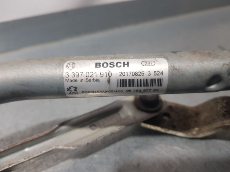 Recambio de motor limpia delantero para peugeot 208 access referencia OEM IAM 9815497780 3397021910 BOSCH