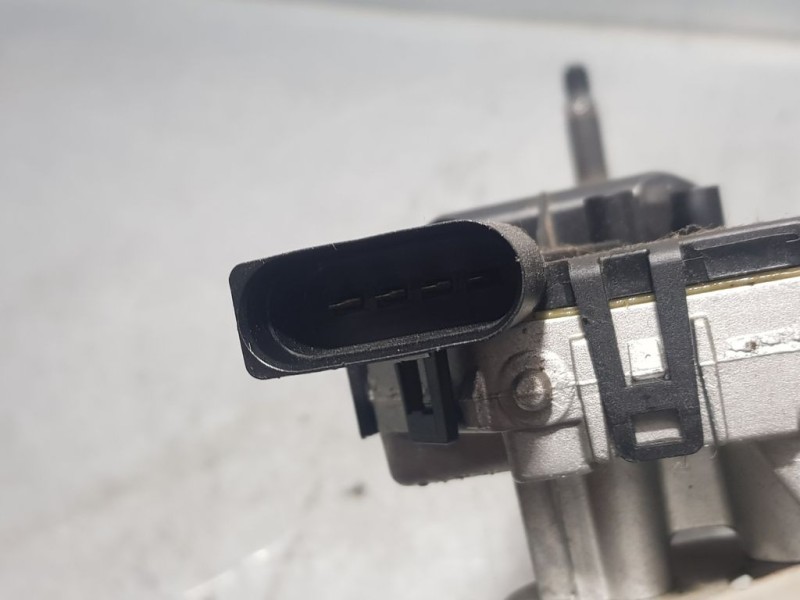 Recambio de motor limpia delantero para peugeot 208 access referencia OEM IAM 9815497780 3397021910 BOSCH