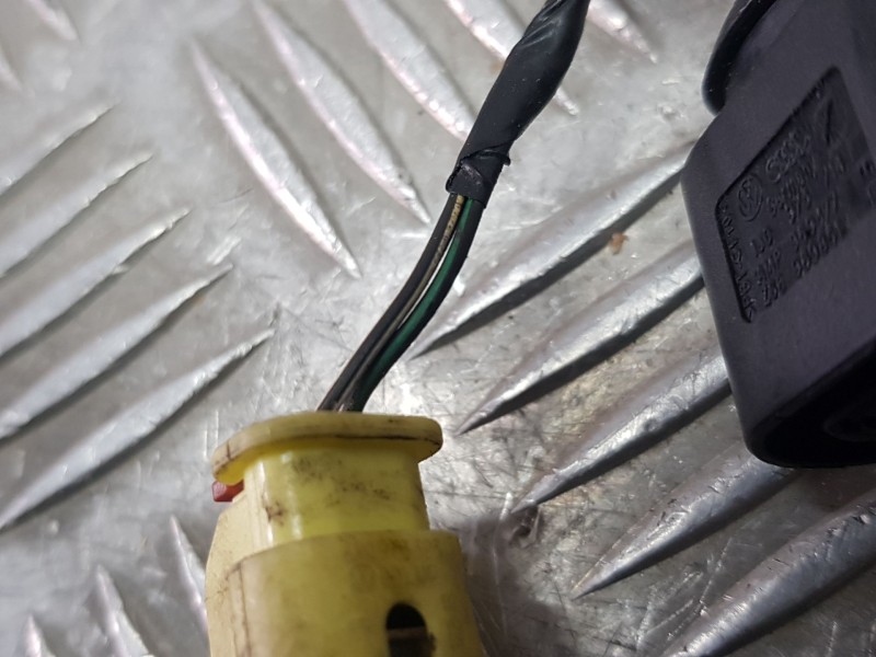 Recambio de retrovisor izquierdo para seat arona (kj7, kjp) 1.0 tsi referencia OEM IAM 212836607 ELECTRICO ABATIBLE 2 CLAVIJAS D