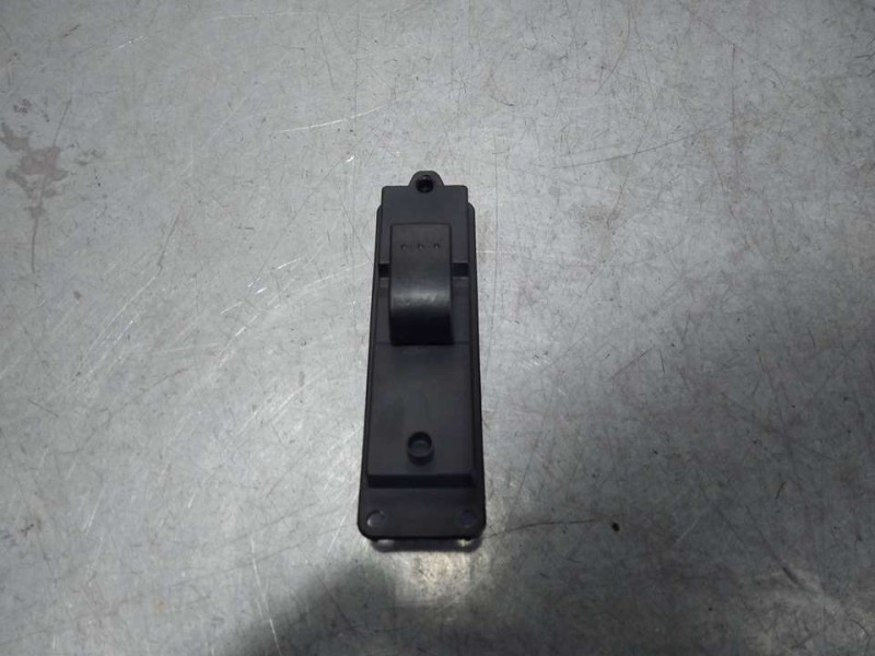 Recambio de mando elevalunas trasero izquierdo para mazda 3 berlina (bk) 1.6 crdt active referencia OEM IAM BP4L66380  