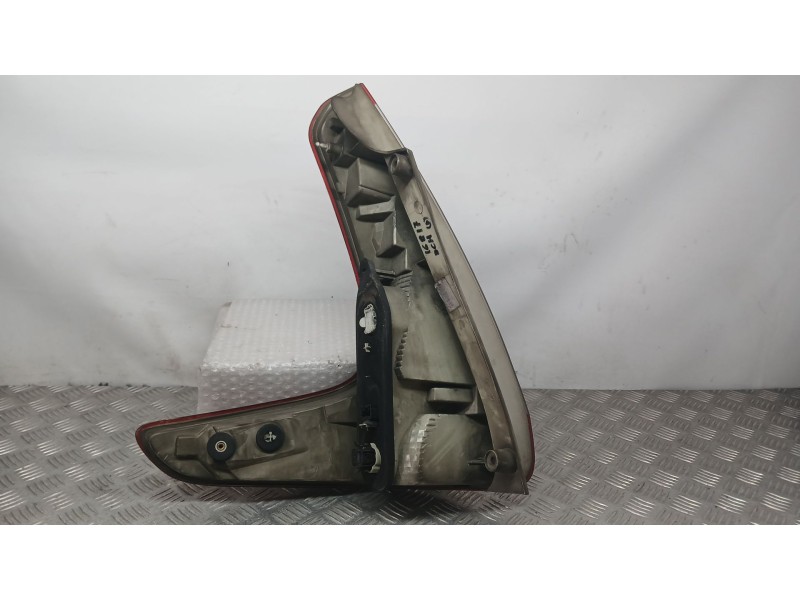 Recambio de piloto trasero derecho para renault grand scénic iii (jz0/1_) 1.5 dci referencia OEM IAM 265500014R  