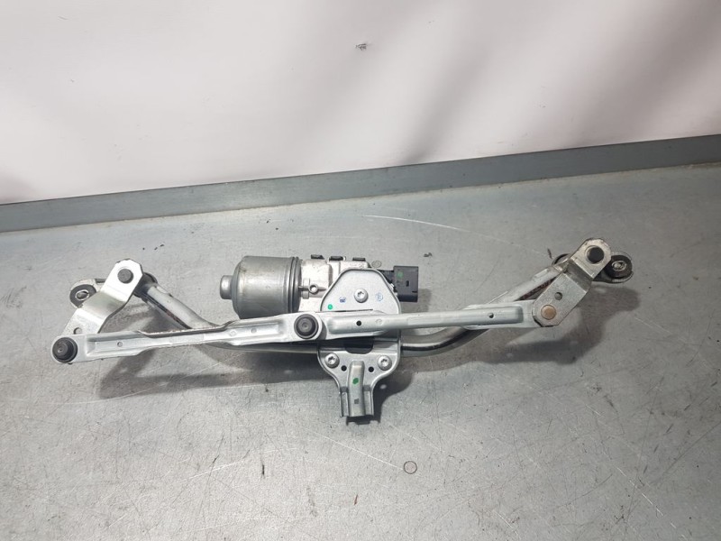 Recambio de motor limpia delantero para peugeot 208 access referencia OEM IAM 9815497780 3397021910 BOSCH