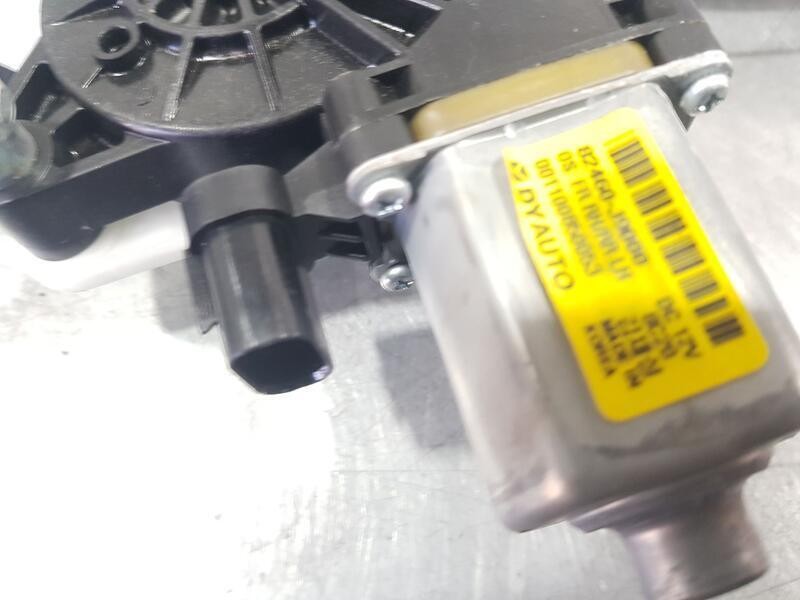 Recambio de elevalunas delantero derecho para hyundai kona klass referencia OEM IAM 82460J9000  ELECTRICO 2 PINS