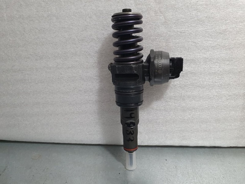 Recambio de inyector para volkswagen golf v berlina (1k1) highline referencia OEM IAM 038130073AG 0414720215 BOSCH