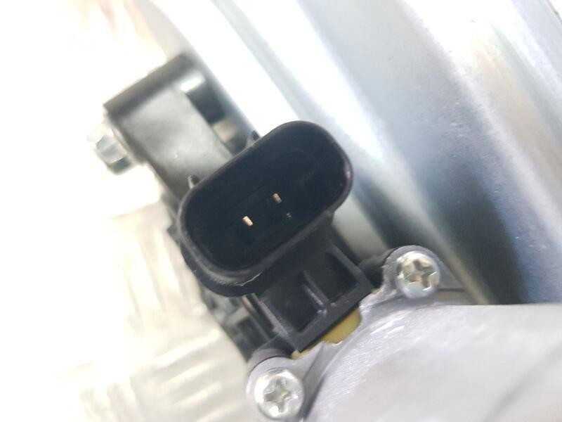 Recambio de elevalunas trasero derecho para hyundai kona klass referencia OEM IAM 82450J9000  ELECTRICO 2 PINS