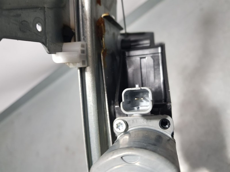 Recambio de elevalunas delantero derecho para peugeot 208 style referencia OEM IAM 9674254380 0130822702 BOSCH ELÉCTRICO 6 PINS