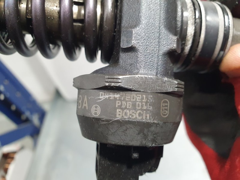 Recambio de inyector para volkswagen golf v berlina (1k1) highline referencia OEM IAM 038130073AG 0414720215 BOSCH