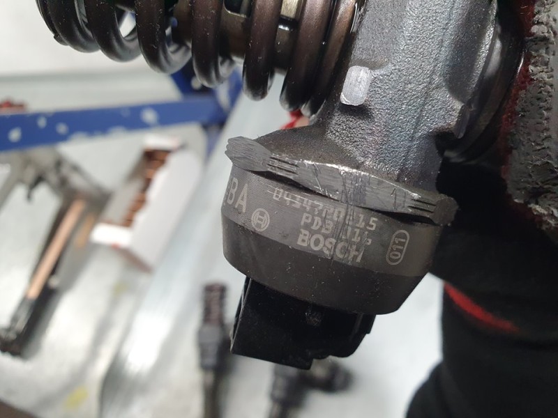 Recambio de inyector para volkswagen golf v berlina (1k1) highline referencia OEM IAM 038130073AG 0414720215 BOSCH