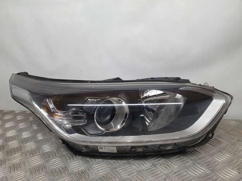 Recambio de faro derecho para kia cee´d drive referencia OEM IAM J792121040 92102J7050 2 PATAS REPARADAS