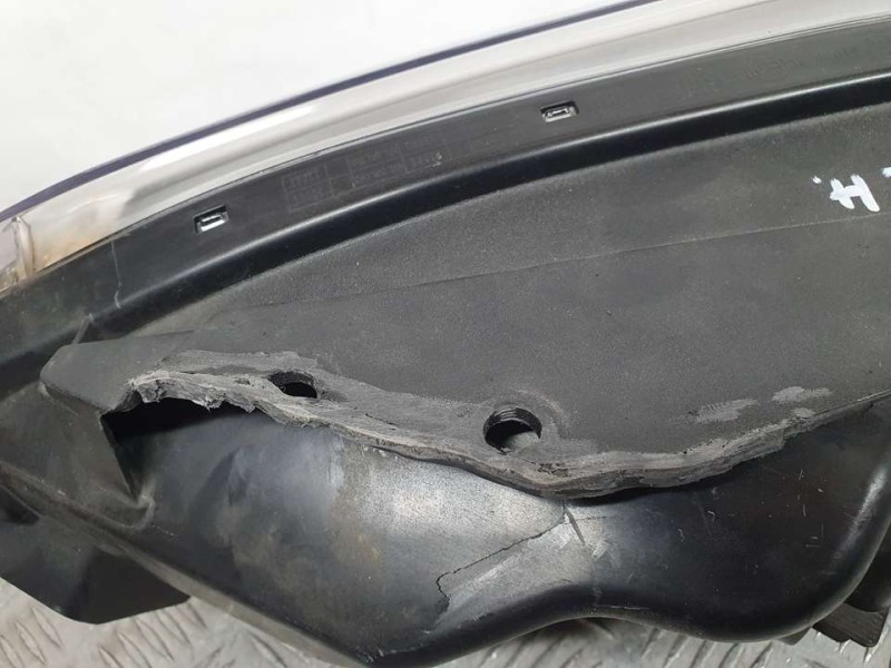 Recambio de faro derecho para kia cee´d drive referencia OEM IAM J792121040 92102J7050 2 PATAS REPARADAS