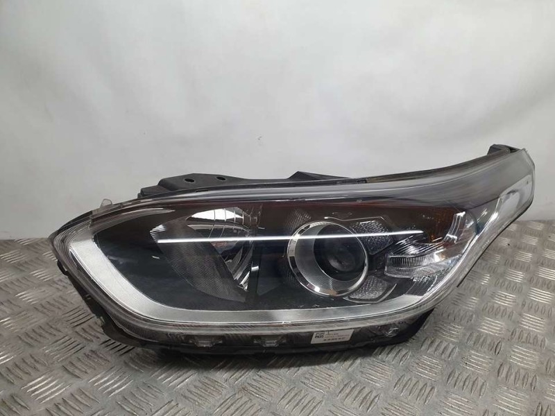 Recambio de faro izquierdo para kia cee´d drive referencia OEM IAM J792121030 J792111010 2 PATAS REPARADAS