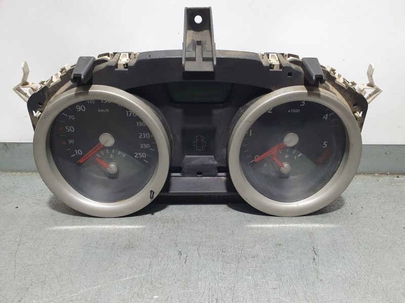 Recambio de cuadro instrumentos para renault megane ii familiar 1.9 dci diesel referencia OEM IAM 8200399695C  
