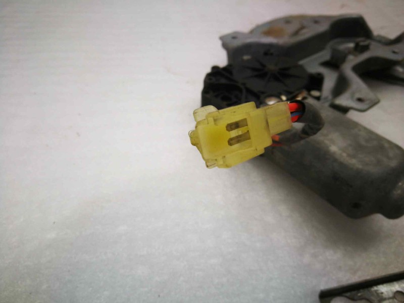 Recambio de elevalunas trasero derecho para mg 200 referencia OEM IAM 413131  DOS PINS