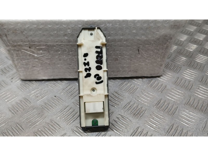 Recambio de mando elevalunas delantero izquierdo para toyota auris (_e18_) 1.4 d-4d (nde180_) referencia OEM IAM 8404002120  