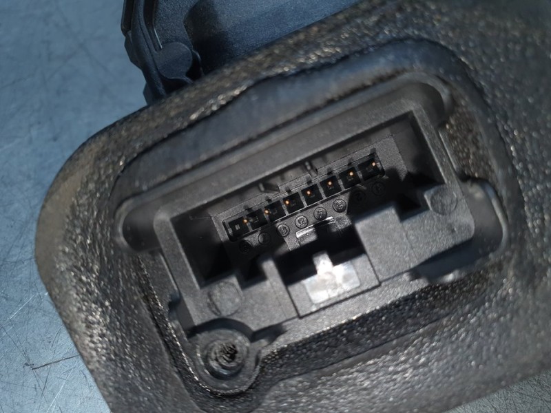 Recambio de cerradura puerta delantera derecha para skoda fabia combi active referencia OEM IAM B6A5TB837016A 45340180 7 PINES