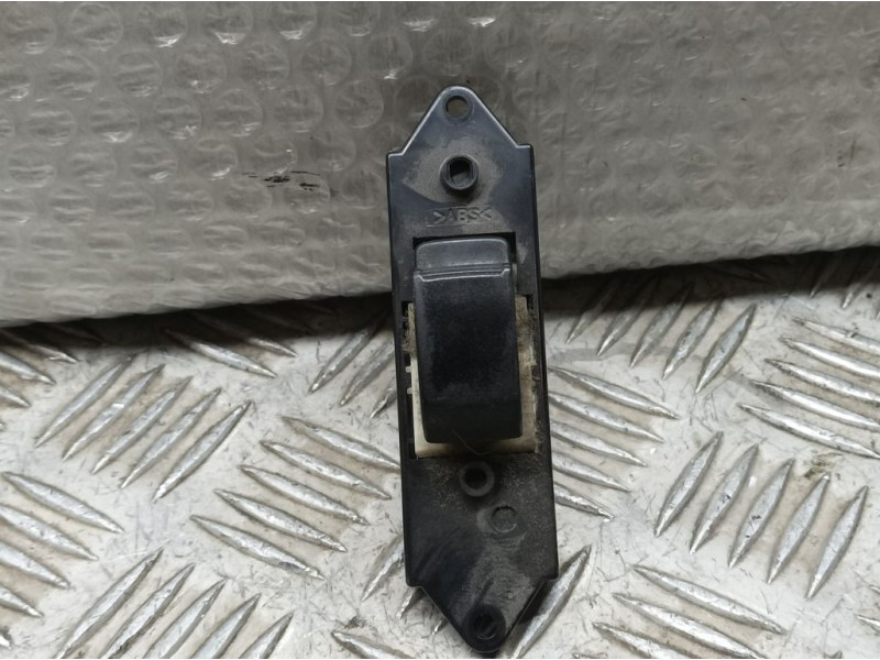 Recambio de mando elevalunas delantero derecho para mitsubishi colt berlina 5 (z30a) 1.3 atlantis referencia OEM IAM MR587944 C8