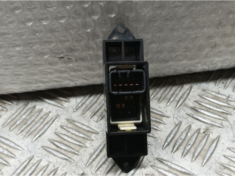 Recambio de mando elevalunas delantero derecho para mitsubishi colt berlina 5 (z30a) 1.3 atlantis referencia OEM IAM MR587944 C8