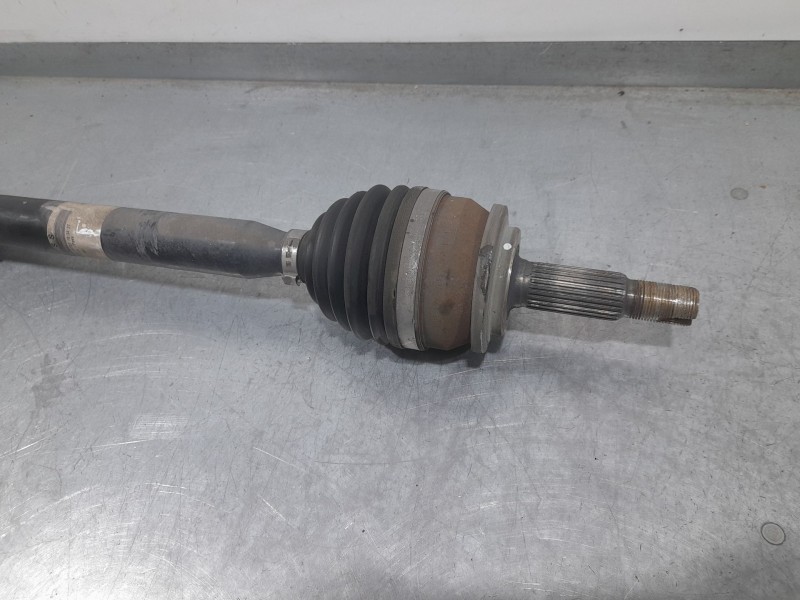 Recambio de transmision delantera derecha para toyota auris (_e18_) 1.4 d-4d (nde180_) referencia OEM IAM 22051550733737  