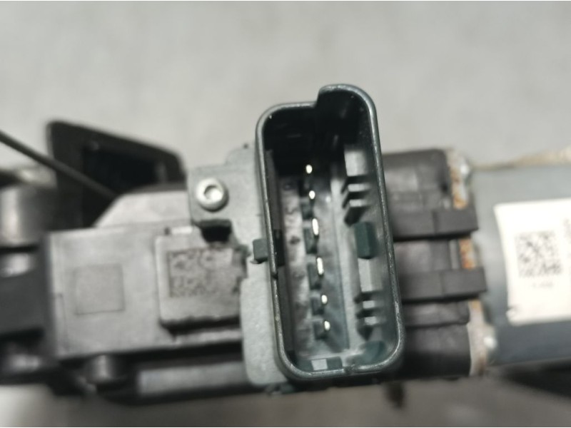 Recambio de elevalunas delantero izquierdo para renault megane iv berlina 5p limited referencia OEM IAM C42829102  ELECTRICO 6 P