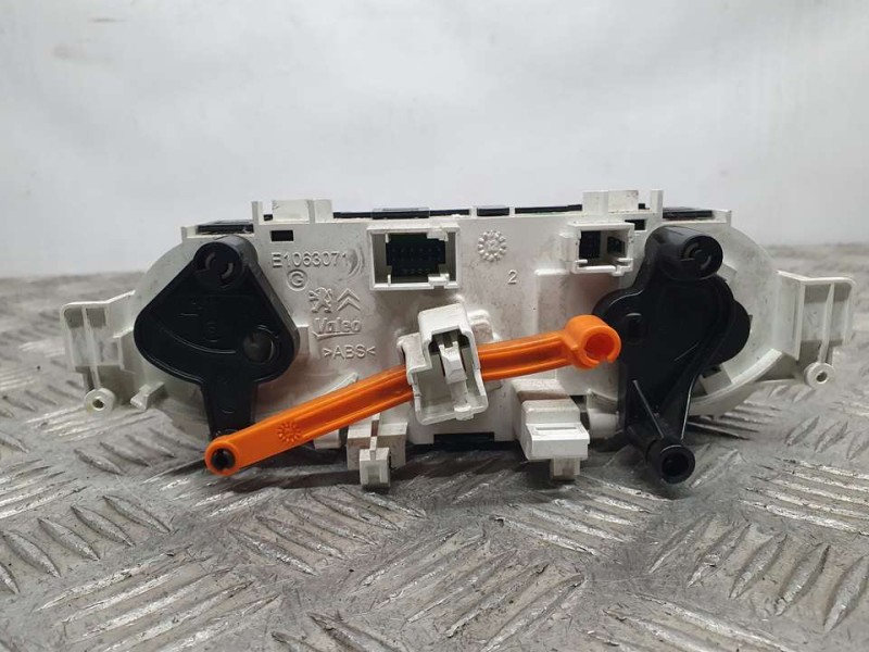 Recambio de mando calefaccion / aire acondicionado para peugeot 208 access referencia OEM IAM 96722483 T1013332G E1063173