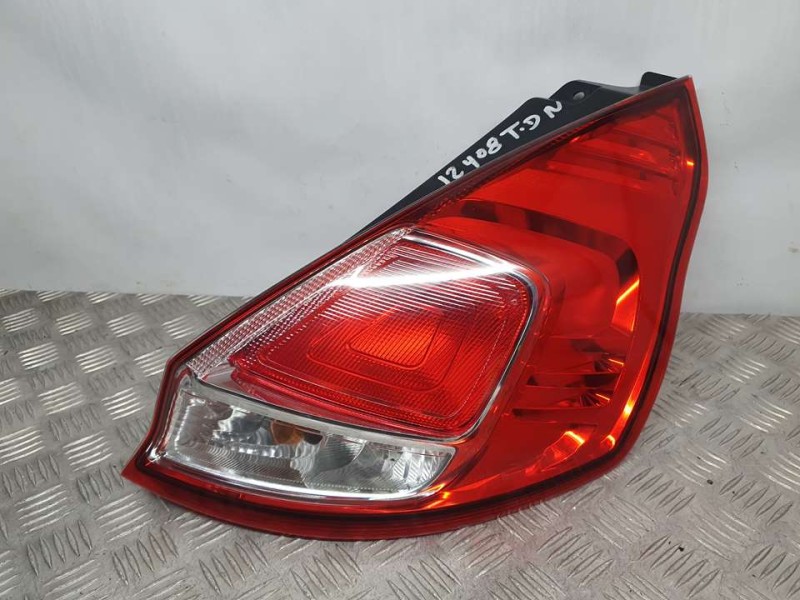 Recambio de piloto trasero derecho para ford fiesta (ccn) trend referencia OEM IAM C1BB13404AE  ROZADO