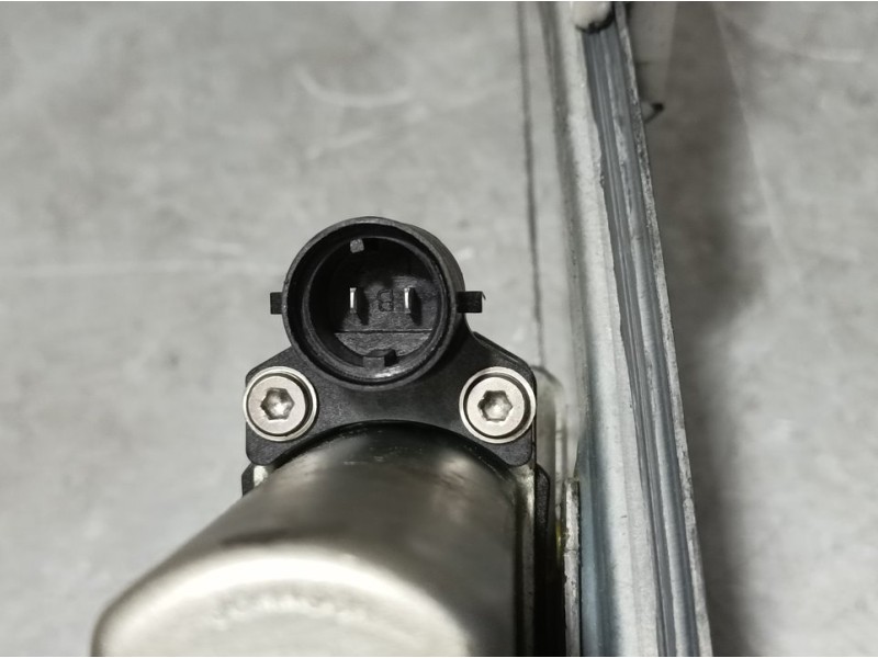 Recambio de elevalunas delantero izquierdo para dacia sandero ambiance referencia OEM IAM 82007338290  ELECTRICO 2 PINS