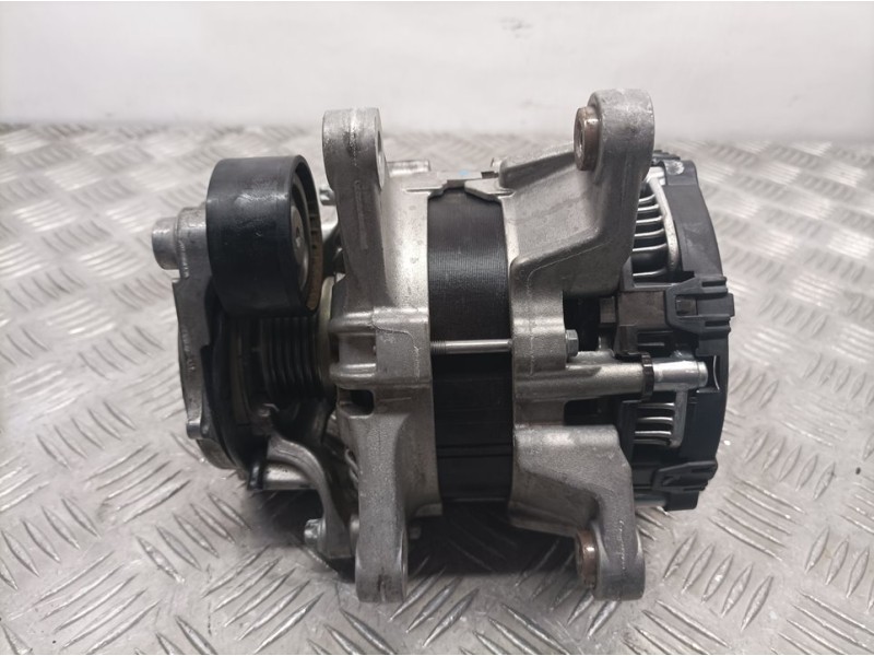 Recambio de alternador para mercedes-benz clase b (247) b180 referencia OEM IAM A0009062209  SEG