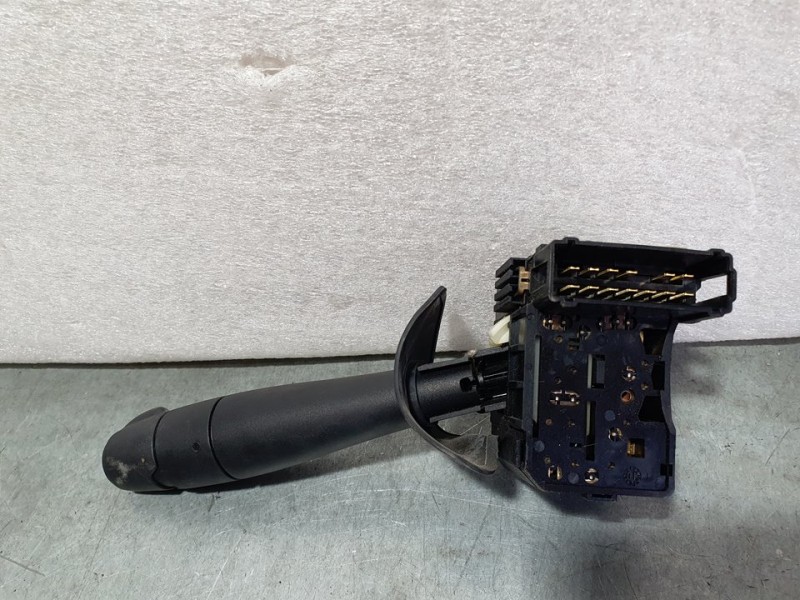 Recambio de mando limpia para dacia sandero ambiance referencia OEM IAM 8200792587 901057668 