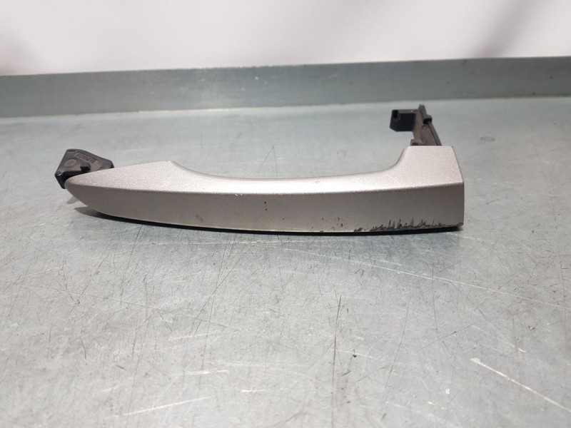 Recambio de maneta exterior delantera derecha para hyundai tucson essence 2wd referencia OEM IAM   TOCADA