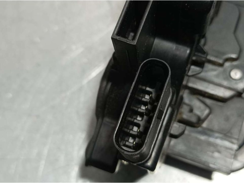 Recambio de cerradura puerta delantera derecha para mercedes-benz clase b (247) b180 referencia OEM IAM A0997203802 A1770032899 