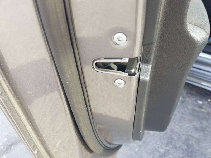 Recambio de cerradura puerta delantera izquierda para mercedes-benz clase b (247) b180 referencia OEM IAM A0997203702 MONTADA EN