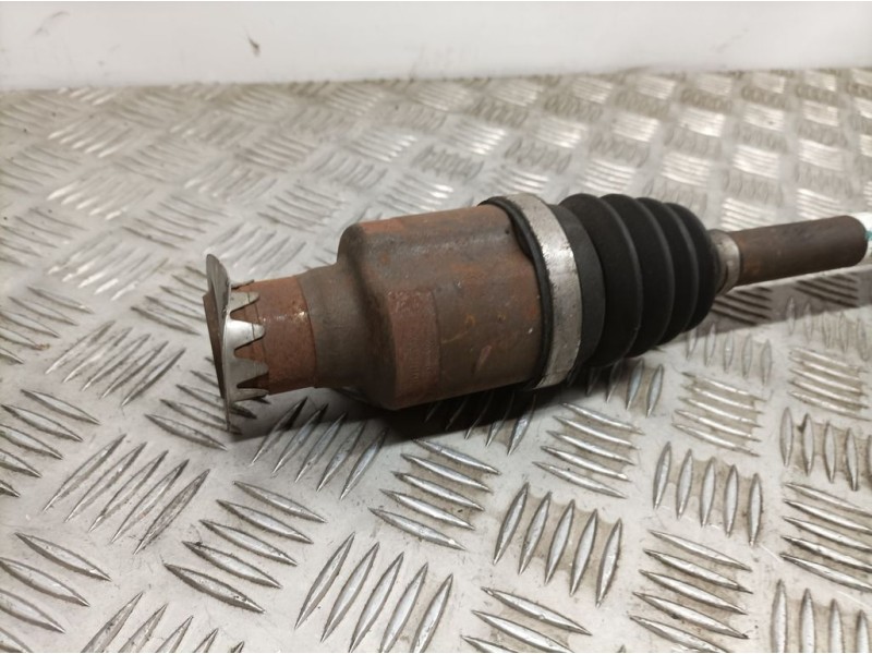 Recambio de transmision delantera derecha para dacia sandero ambiance referencia OEM IAM 820145819  