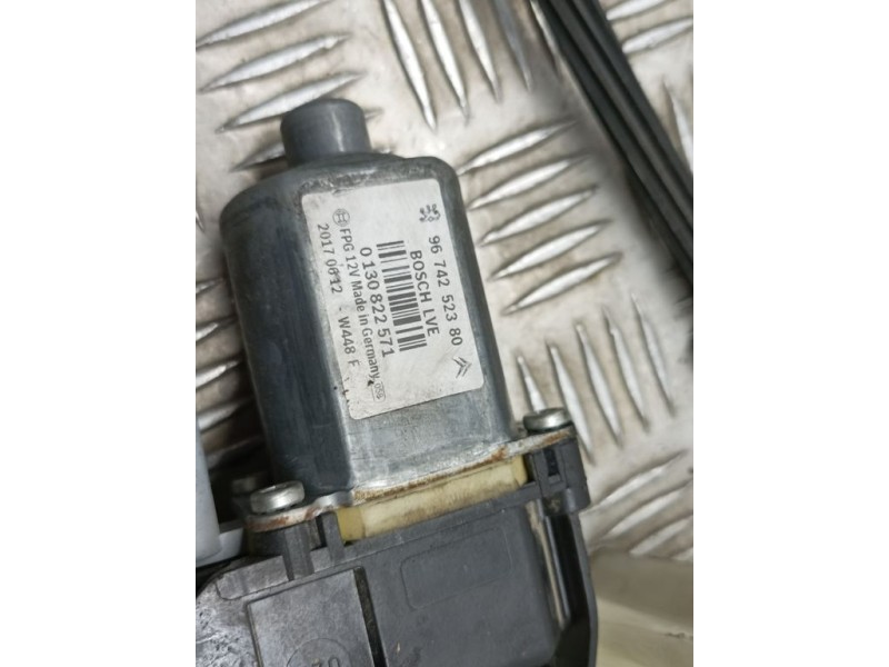 Recambio de elevalunas delantero izquierdo para citroën c4 cactus business referencia OEM IAM 9674252380 0130822571 BOSCH ELÉCTR