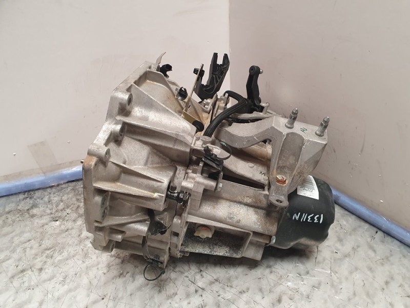 Recambio de caja cambios para dacia sandero basis referencia OEM IAM JH3372 S056354 5VELOCIDADES