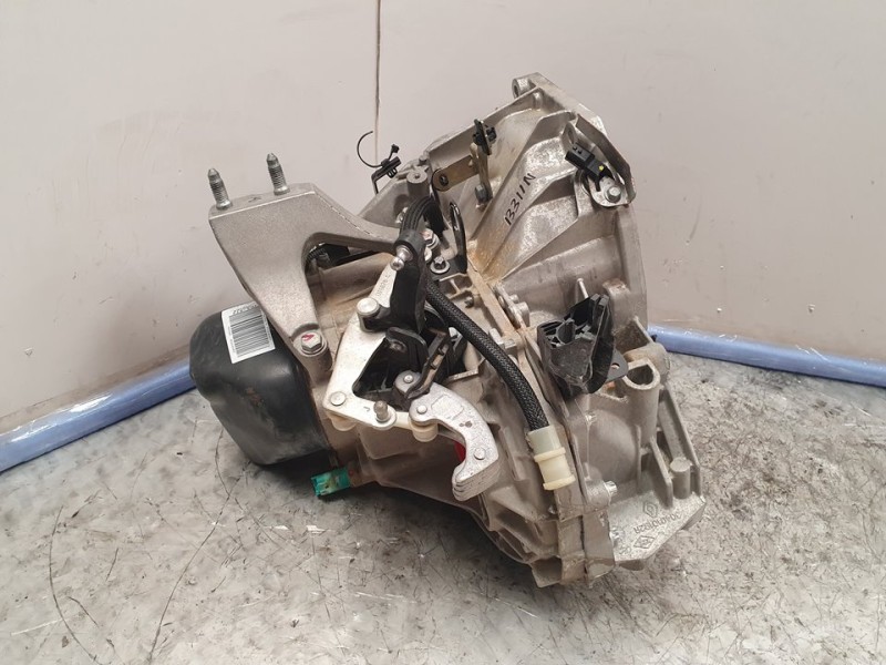 Recambio de caja cambios para dacia sandero basis referencia OEM IAM JH3372 S056354 5VELOCIDADES