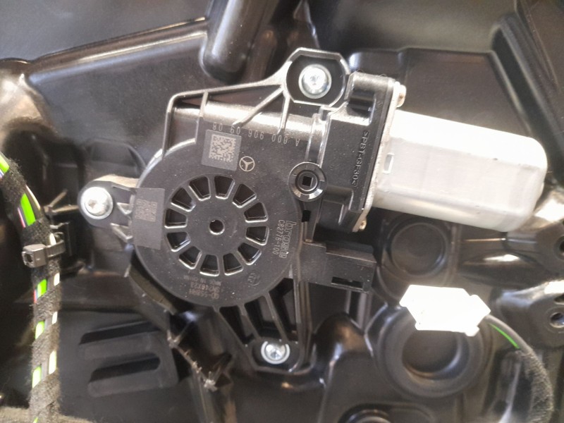 Recambio de elevalunas trasero derecho para mercedes-benz clase b (247) b180 referencia OEM IAM A099732801 MONNTADO EN PUERTA BR